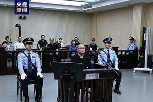 船记：哈登给球队每位客场随行工作人员送了一双哈登8战靴