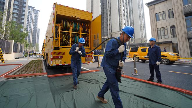 曼联资讯号：芒特和万比萨卡将回归曼联阵容，瓦拉内也抵达了球场